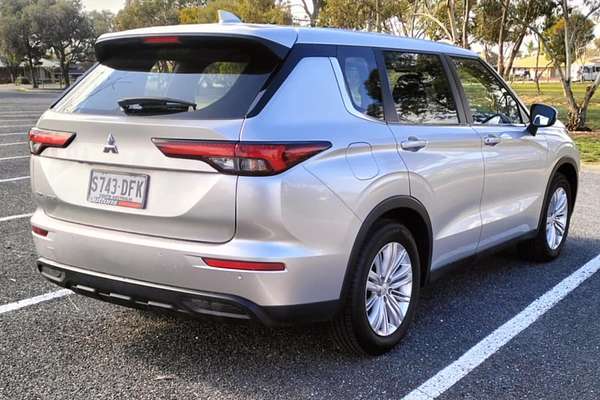 2022 Mitsubishi Outlander ES ZM