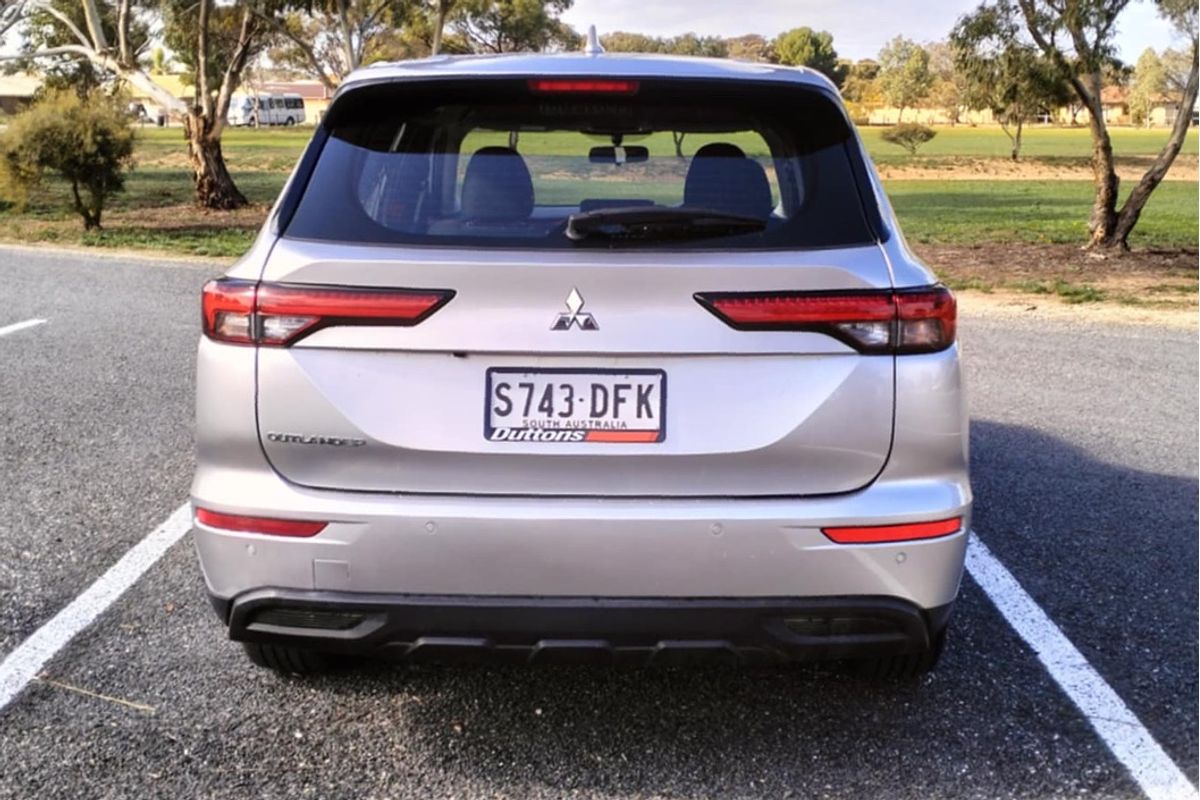 2022 Mitsubishi Outlander ES ZM