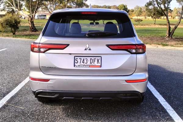 2022 Mitsubishi Outlander ES ZM
