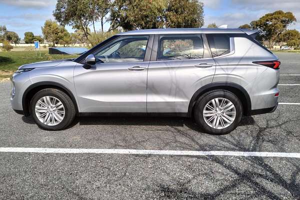 2022 Mitsubishi Outlander ES ZM