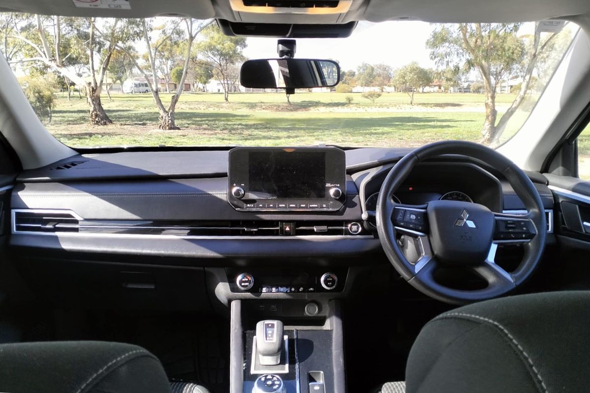 2022 Mitsubishi Outlander ES ZM