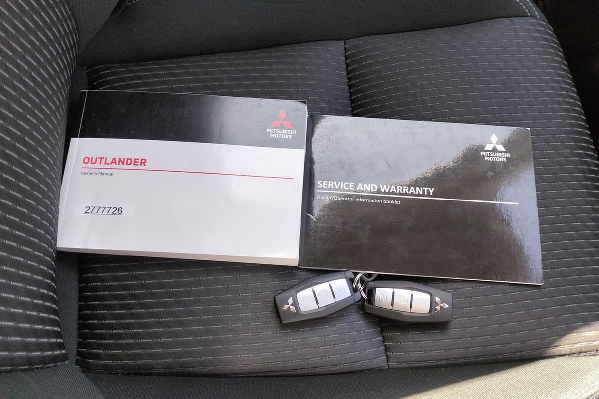 2022 Mitsubishi Outlander ES ZM