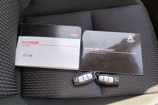 2022 Mitsubishi Outlander ES ZM