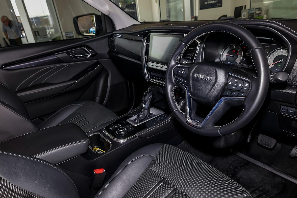 2023 Isuzu MU-X LS-T