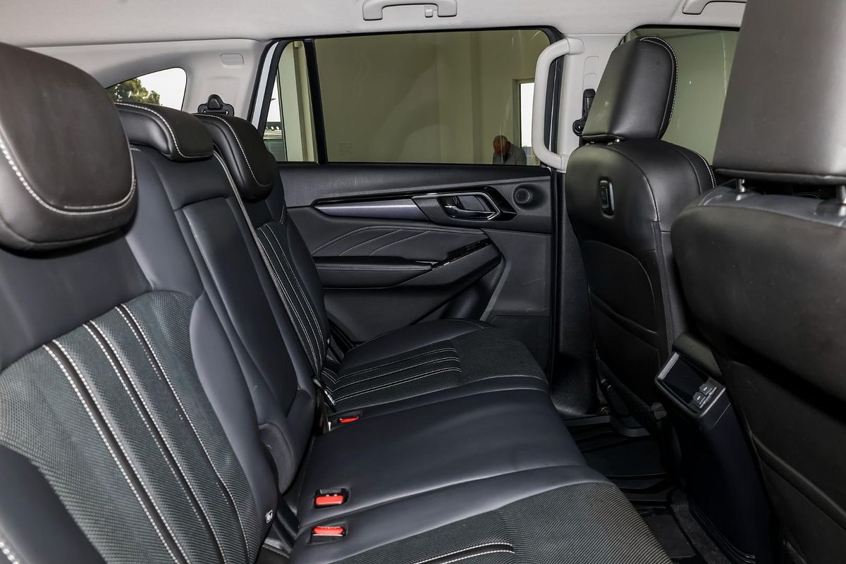 2023 Isuzu MU-X LS-T