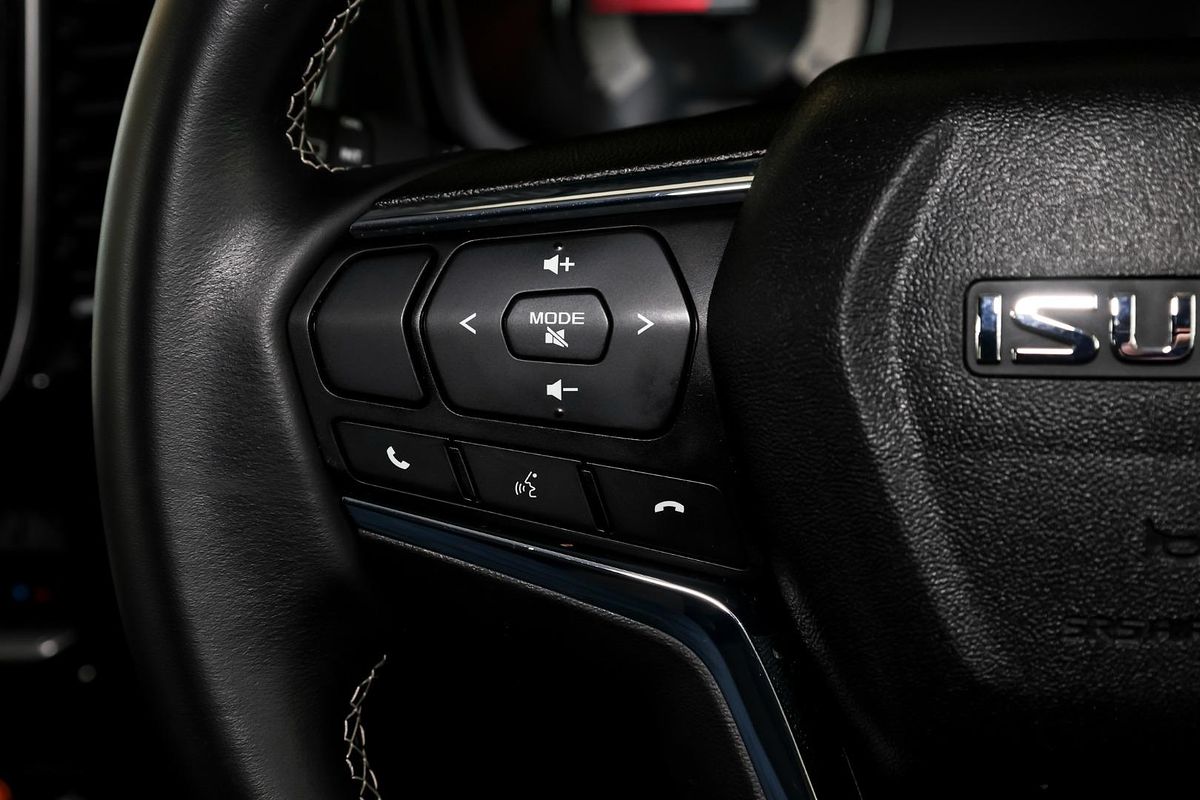 2023 Isuzu MU-X LS-T