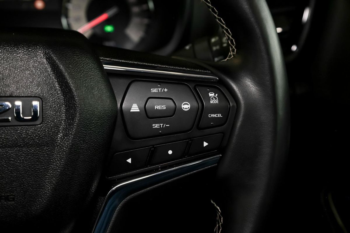 2023 Isuzu MU-X LS-T