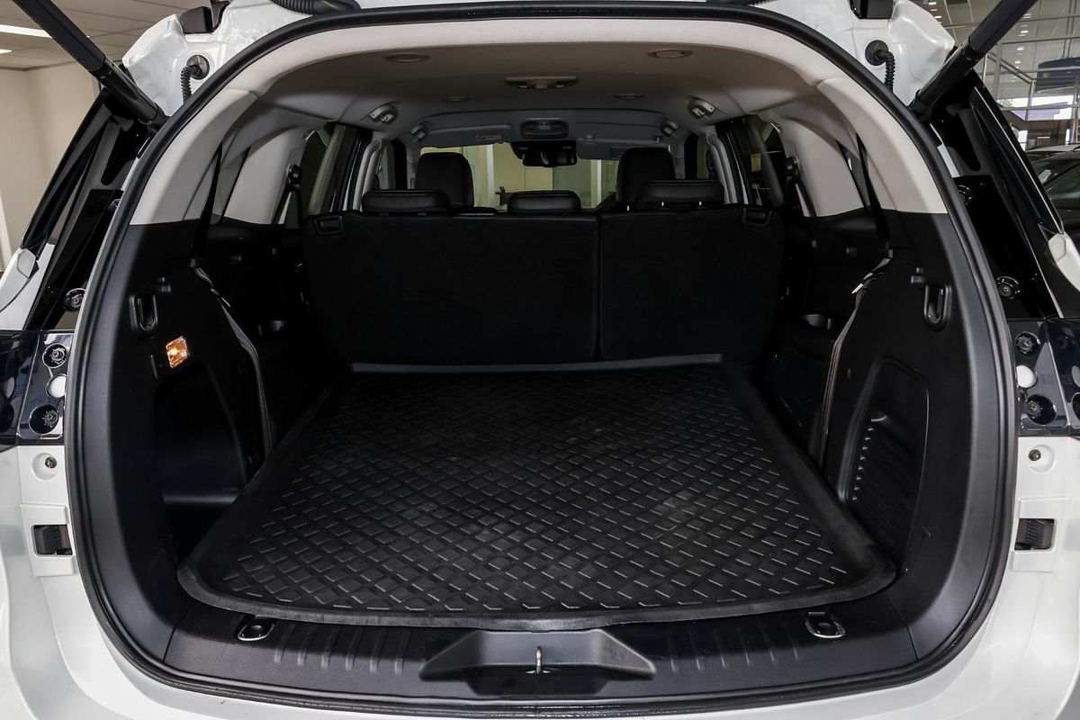 2023 Isuzu MU-X LS-T