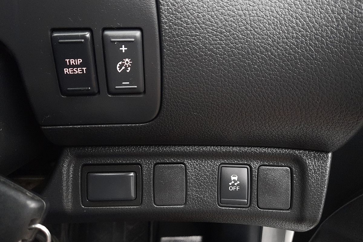 2021 Nissan Navara SL D23 Rear Wheel Drive
