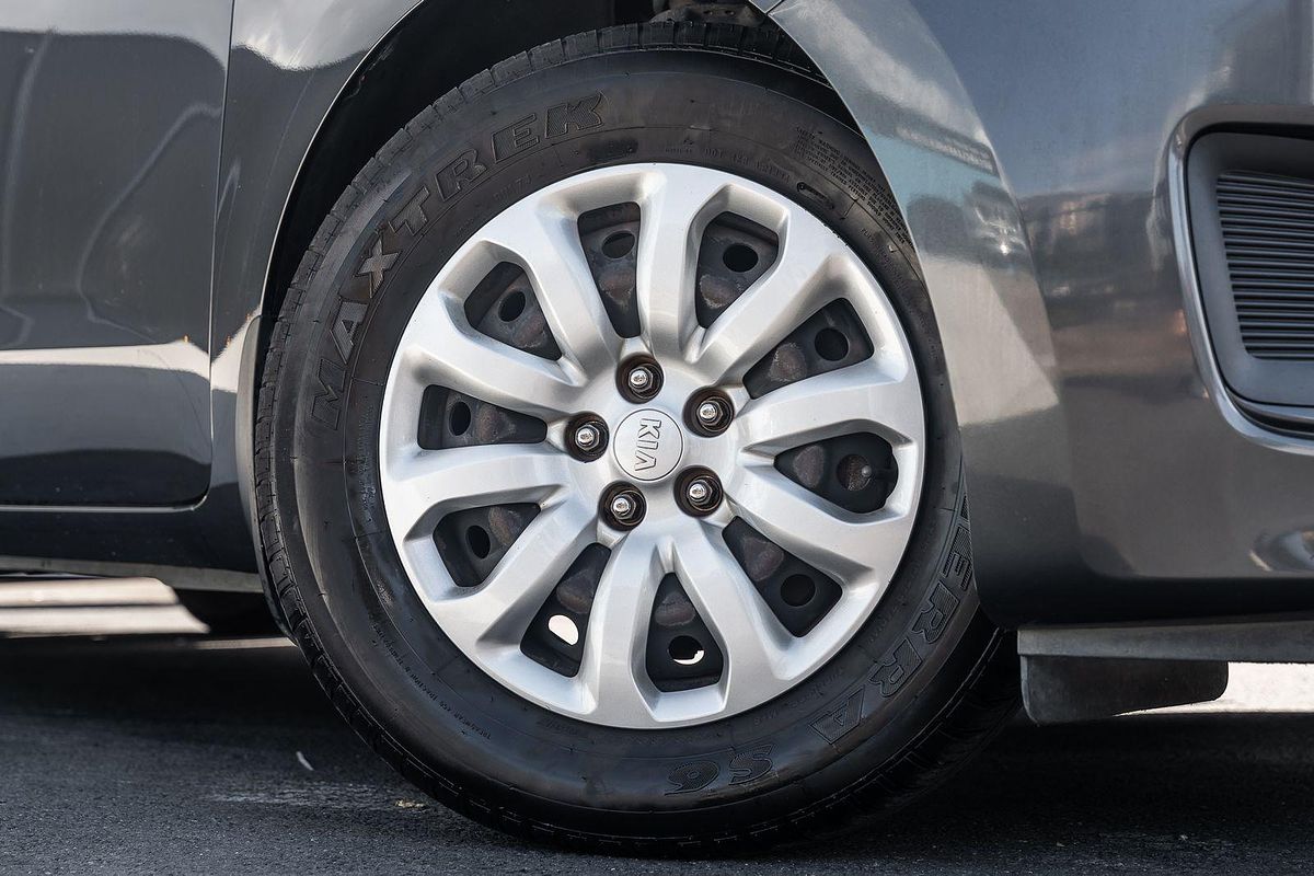 2017 Kia Carnival S YP
