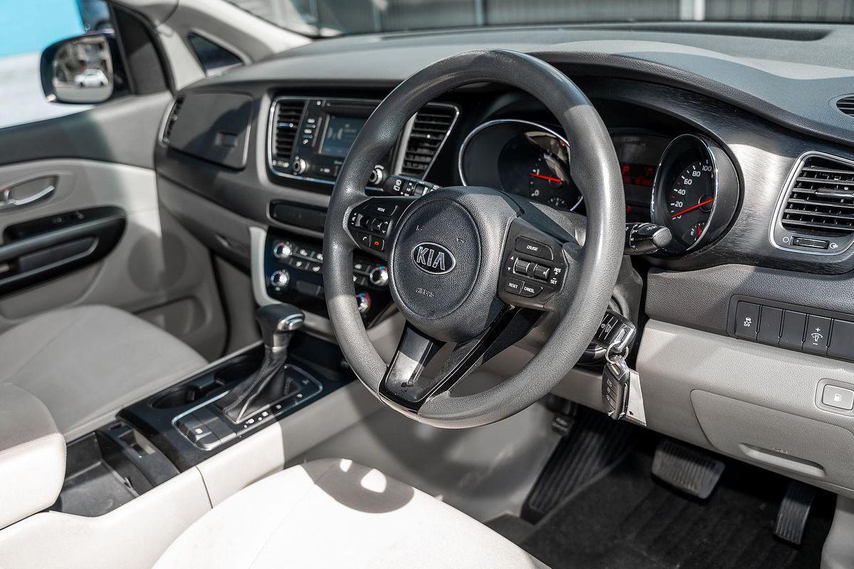 2017 Kia Carnival S YP