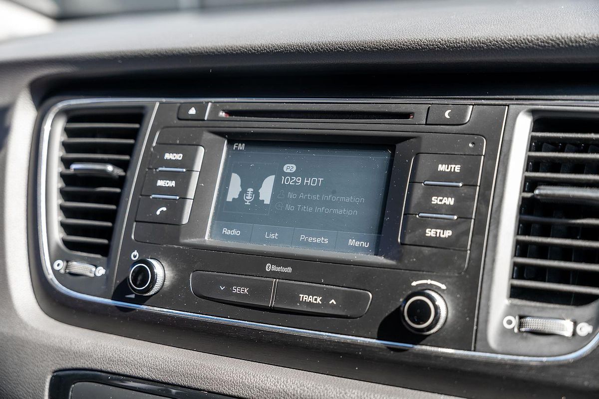 2017 Kia Carnival S YP