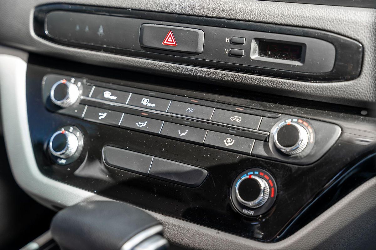 2017 Kia Carnival S YP