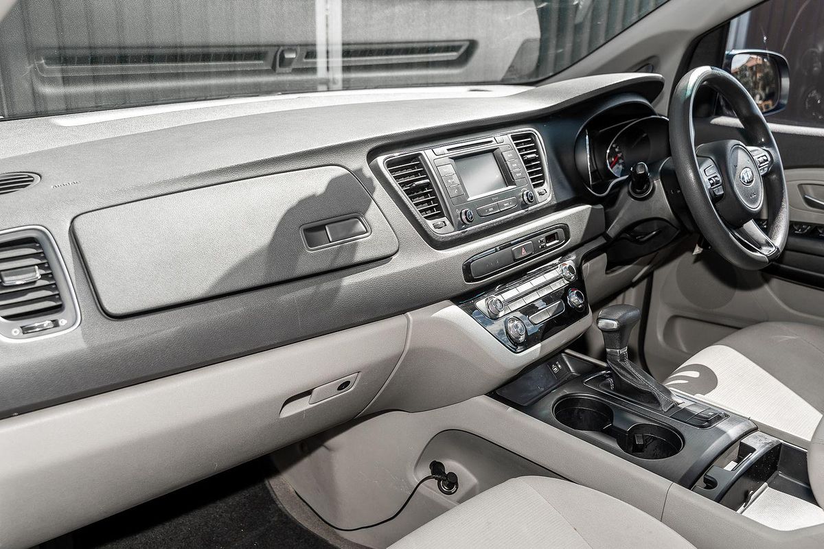 2017 Kia Carnival S YP