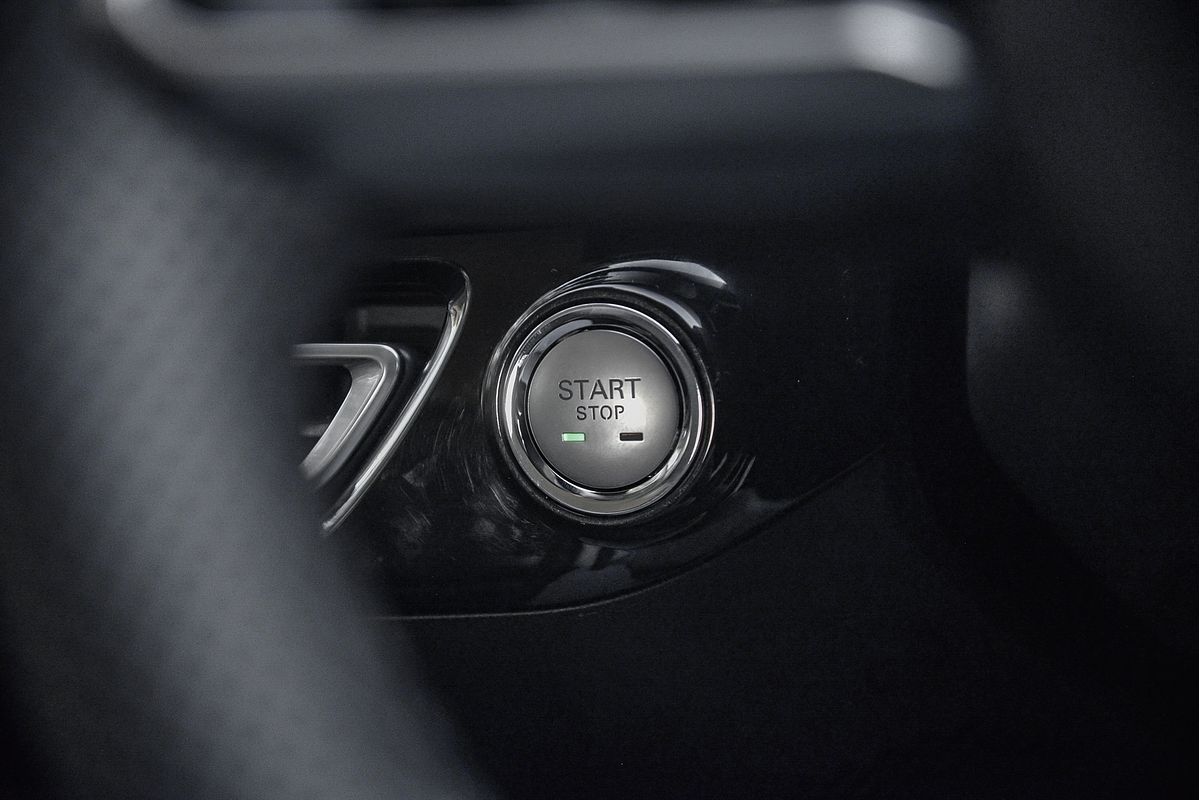 2025 MG HS Excite AS33