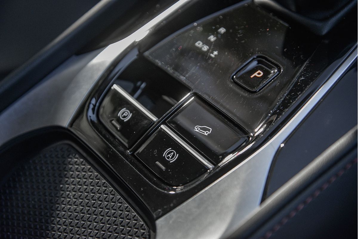 2025 MG HS Excite AS33