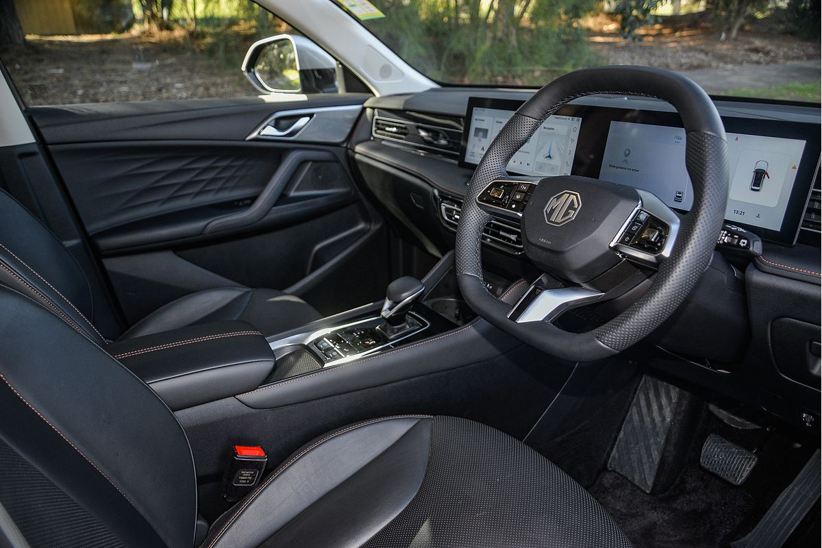 2025 MG HS Excite AS33