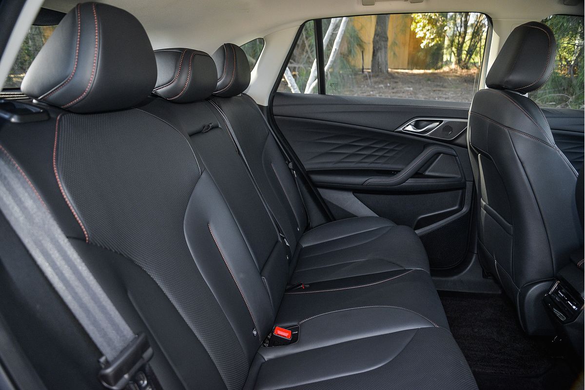 2025 MG HS Excite AS33