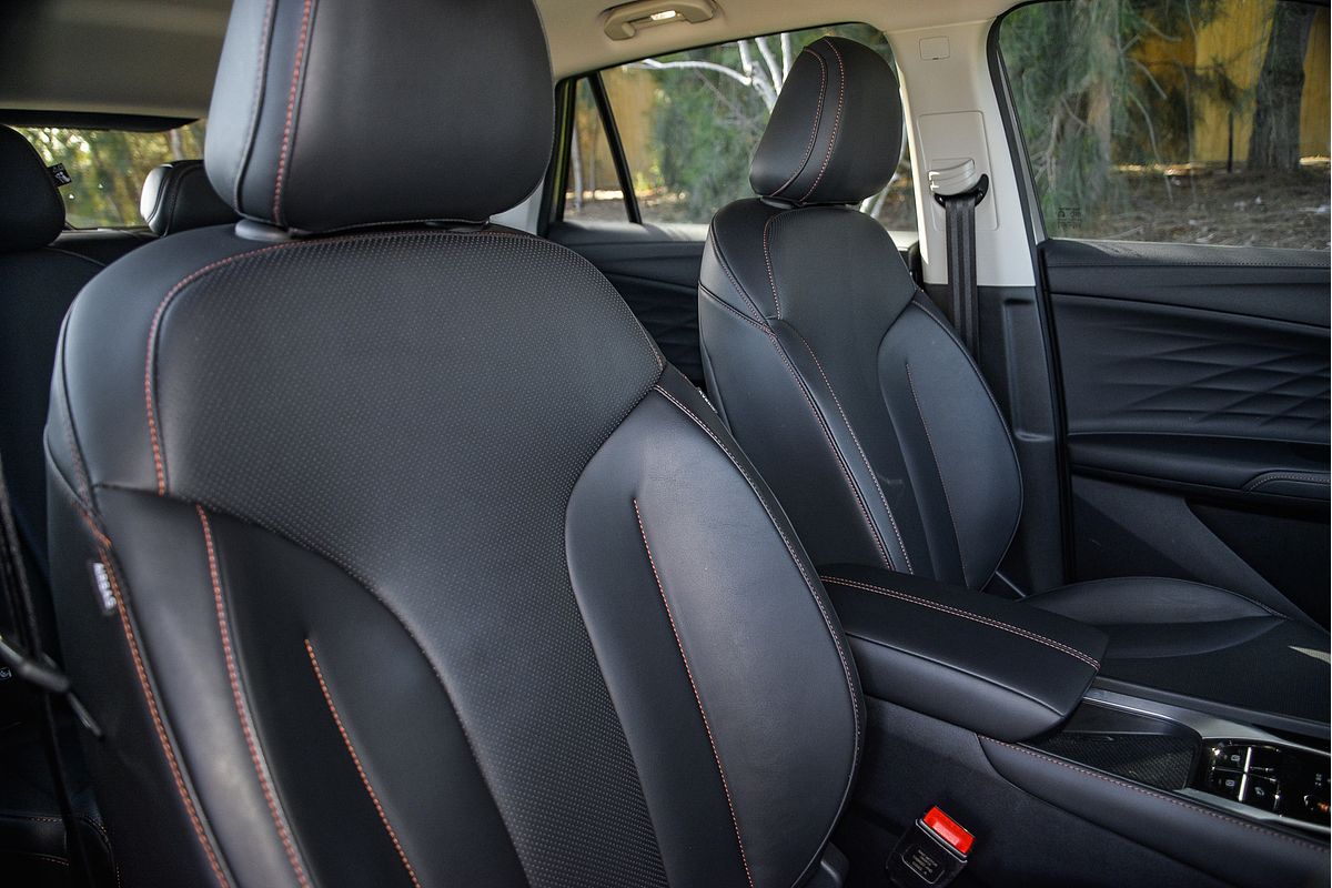 2025 MG HS Excite AS33