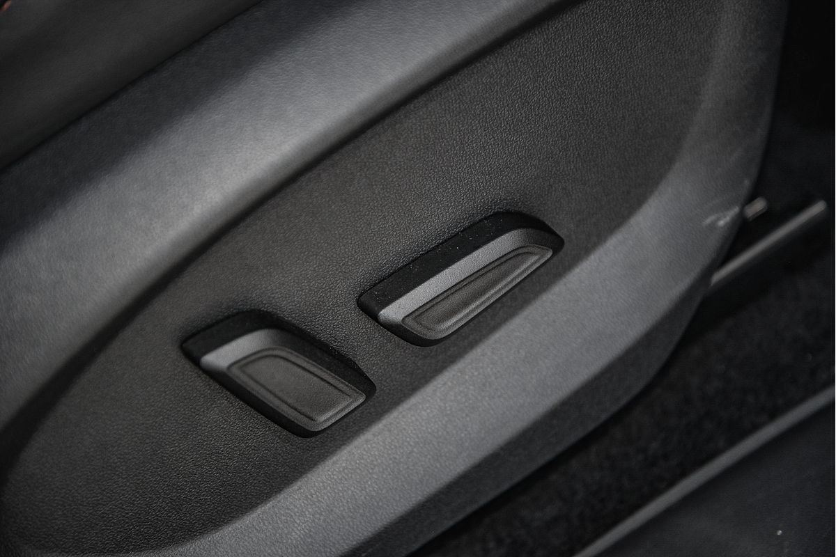 2025 MG HS Excite AS33