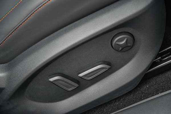 2025 MG HS Essence AS33