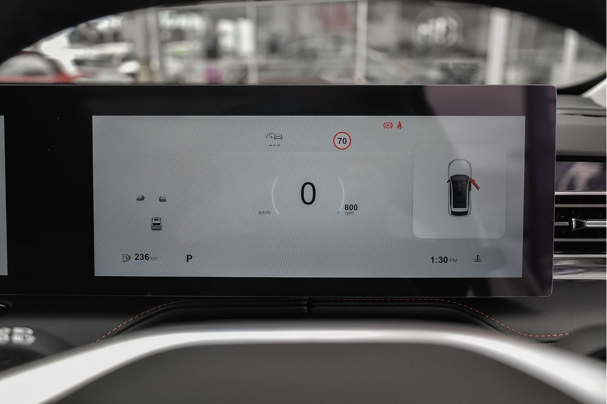 2025 MG HS Essence AS33