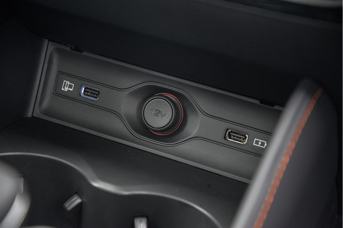 2025 MG HS Essence AS33