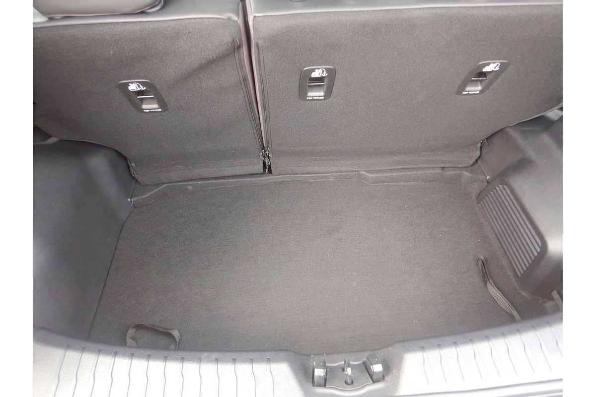 2025 Mahindra XUV3XO AX7L