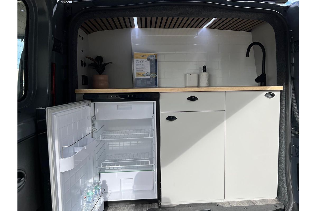 2025 Renault Trafic Premium, Road Yacht Free Camp