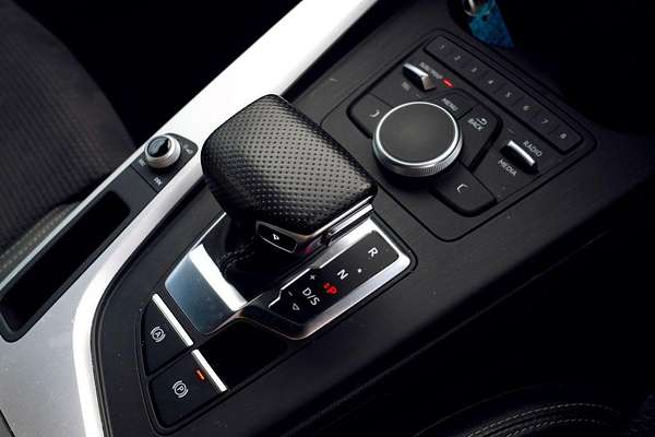 2018 Audi A4 40 TFSI S line B9