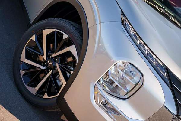 2025 Mitsubishi Outlander PHEV Aspire ZM