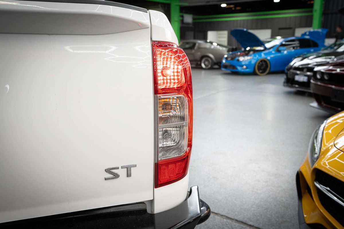 2019 Nissan Navara ST D23 Series 3 4X4