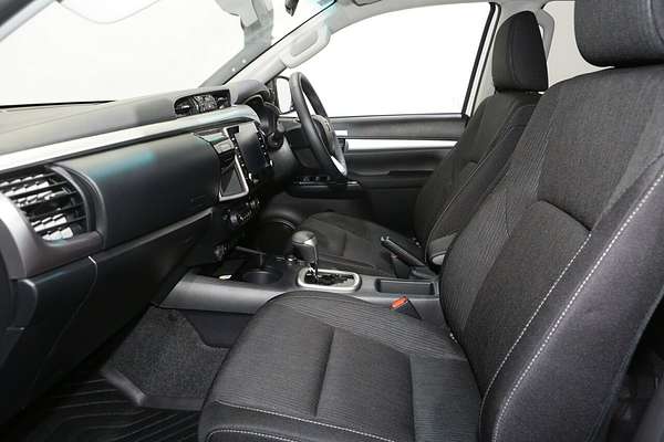 2025 Toyota Hilux SR5 48V GUN126R 4X4