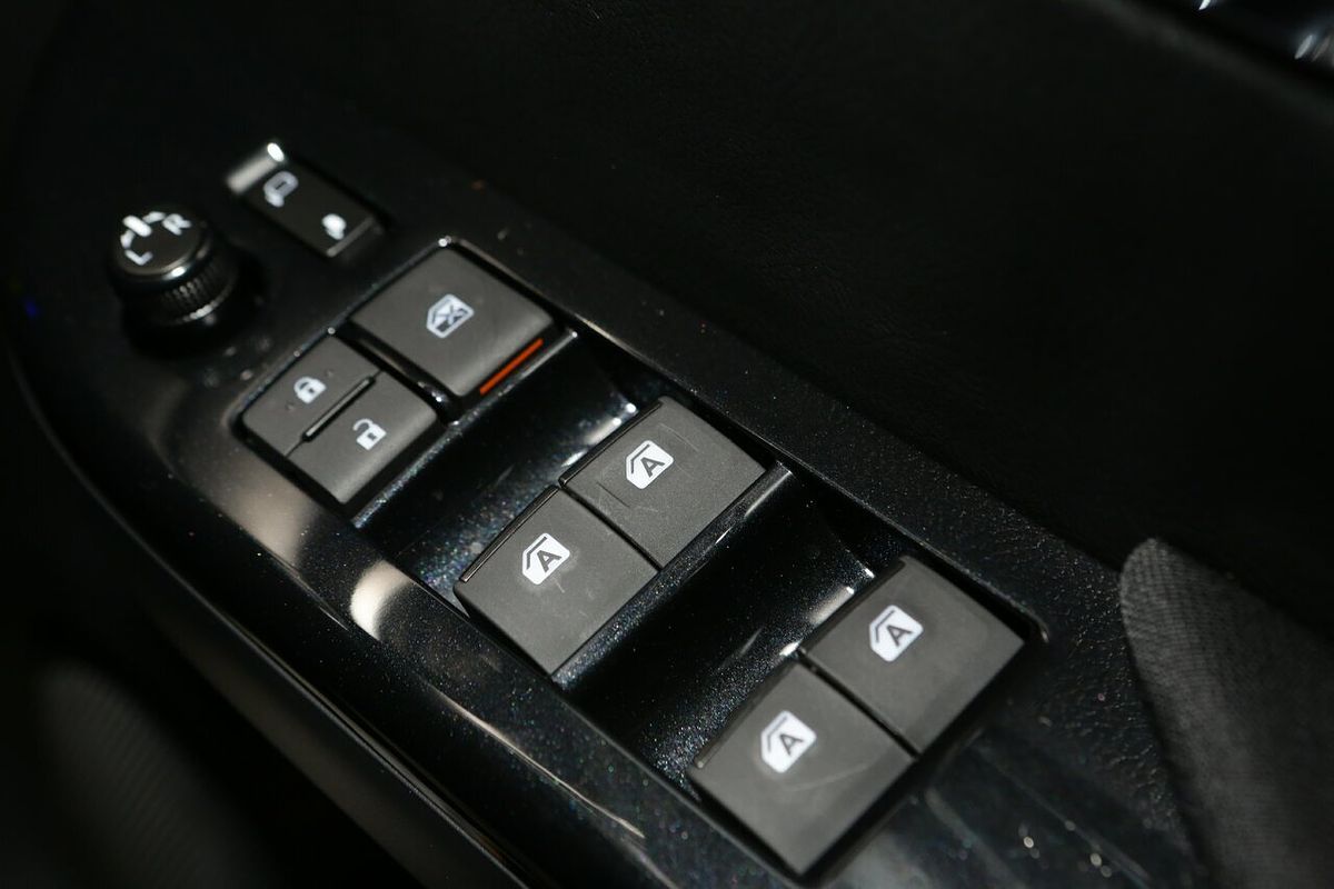 2025 Toyota Hilux SR5 48V GUN126R 4X4