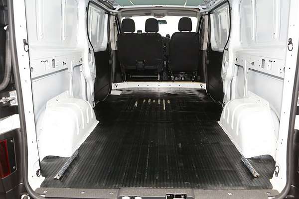 2021 Mitsubishi Express GLX SN LWB