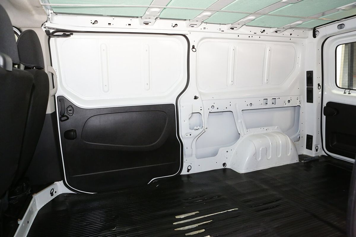 2021 Mitsubishi Express GLX SN LWB