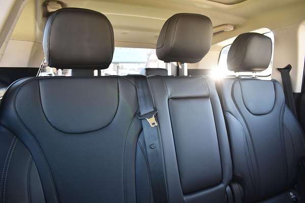 2025 Mahindra XUV700 AX7L