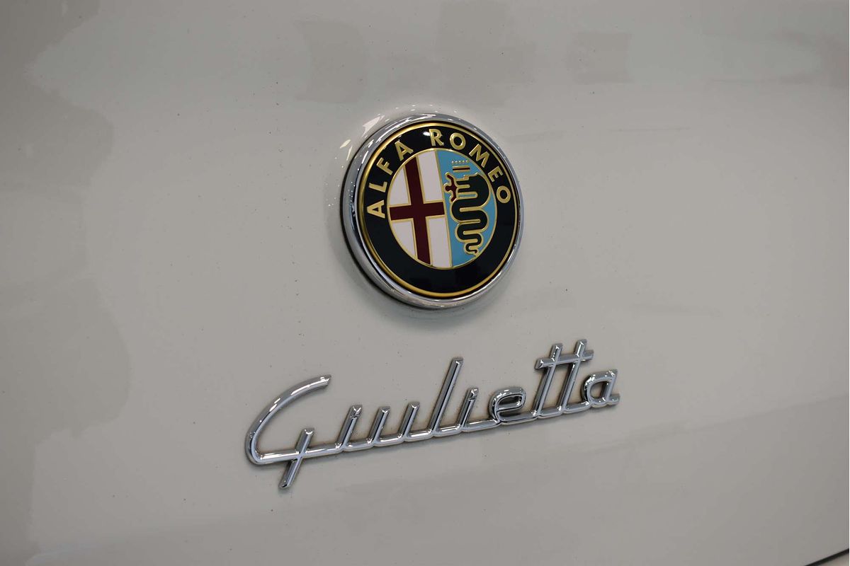 2015 Alfa Romeo Giulietta Distinctive Series 1