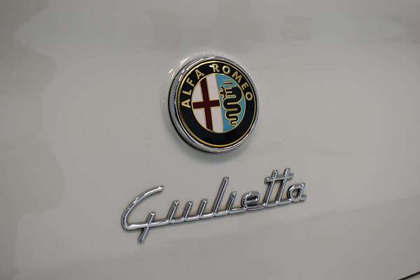 2015 Alfa Romeo Giulietta Distinctive Series 1