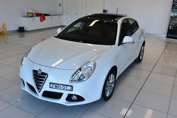 2015 Alfa Romeo Giulietta Distinctive Series 1