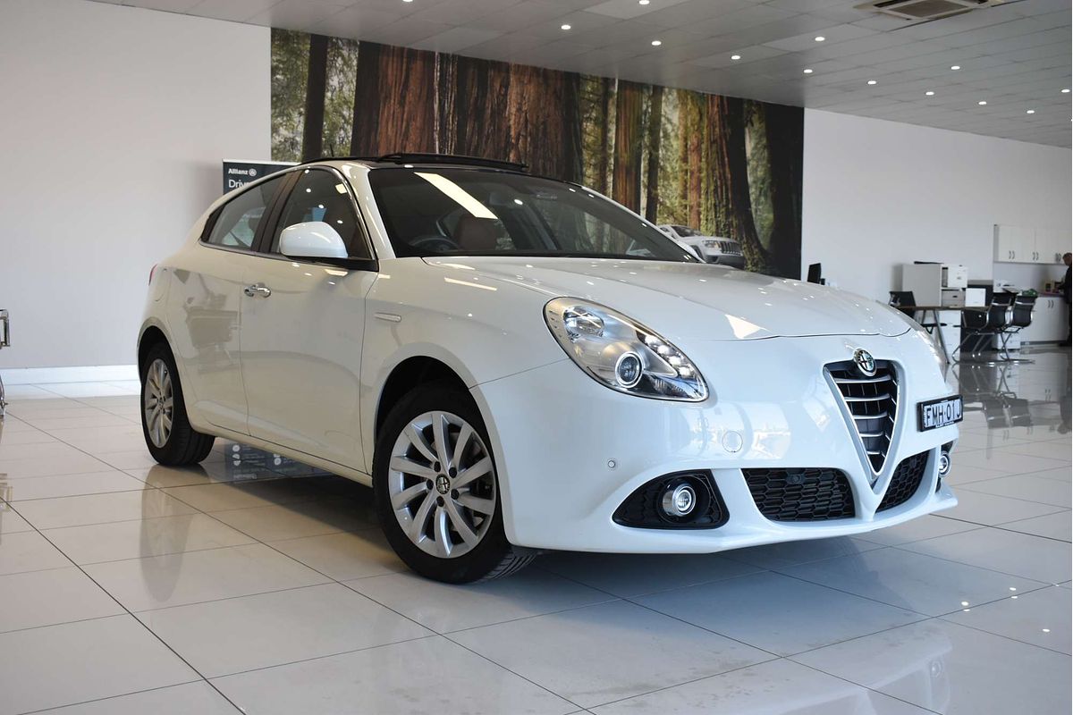 2015 Alfa Romeo Giulietta Distinctive Series 1