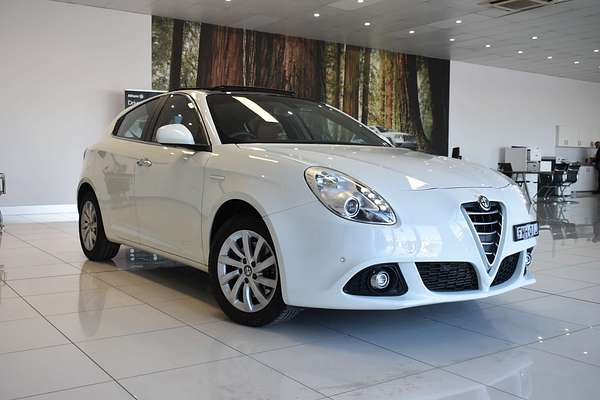 2015 Alfa Romeo Giulietta Distinctive Series 1