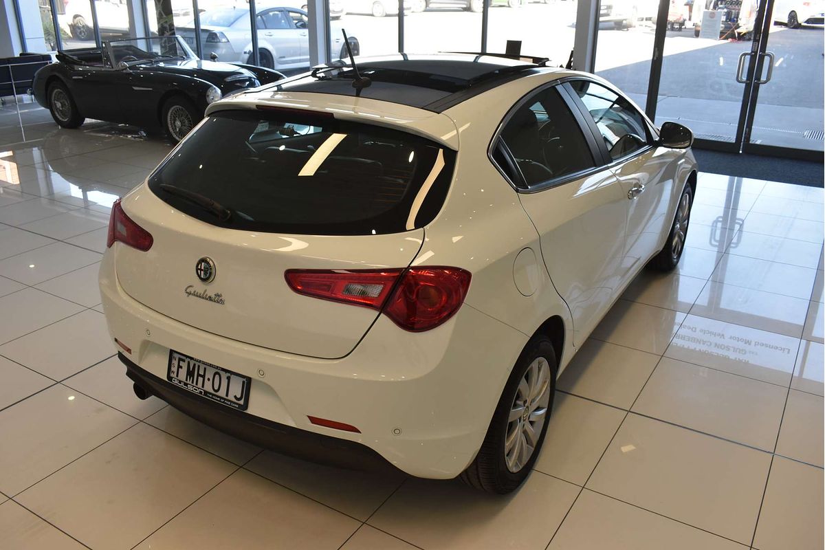 2015 Alfa Romeo Giulietta Distinctive Series 1