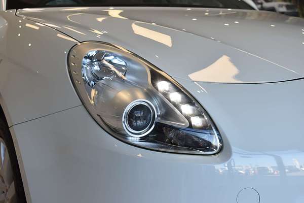 2015 Alfa Romeo Giulietta Distinctive Series 1