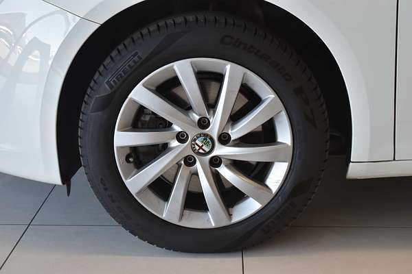 2015 Alfa Romeo Giulietta Distinctive Series 1