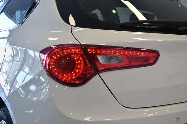 2015 Alfa Romeo Giulietta Distinctive Series 1