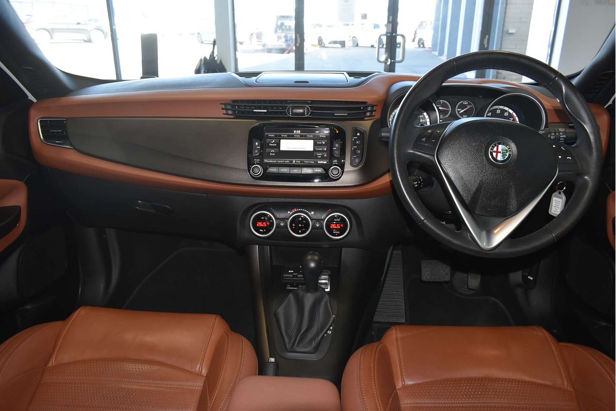 2015 Alfa Romeo Giulietta Distinctive Series 1