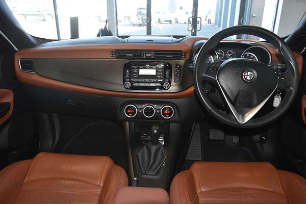 2015 Alfa Romeo Giulietta Distinctive Series 1