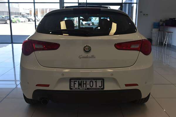 2015 Alfa Romeo Giulietta Distinctive Series 1