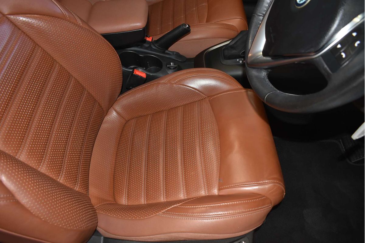 2015 Alfa Romeo Giulietta Distinctive Series 1